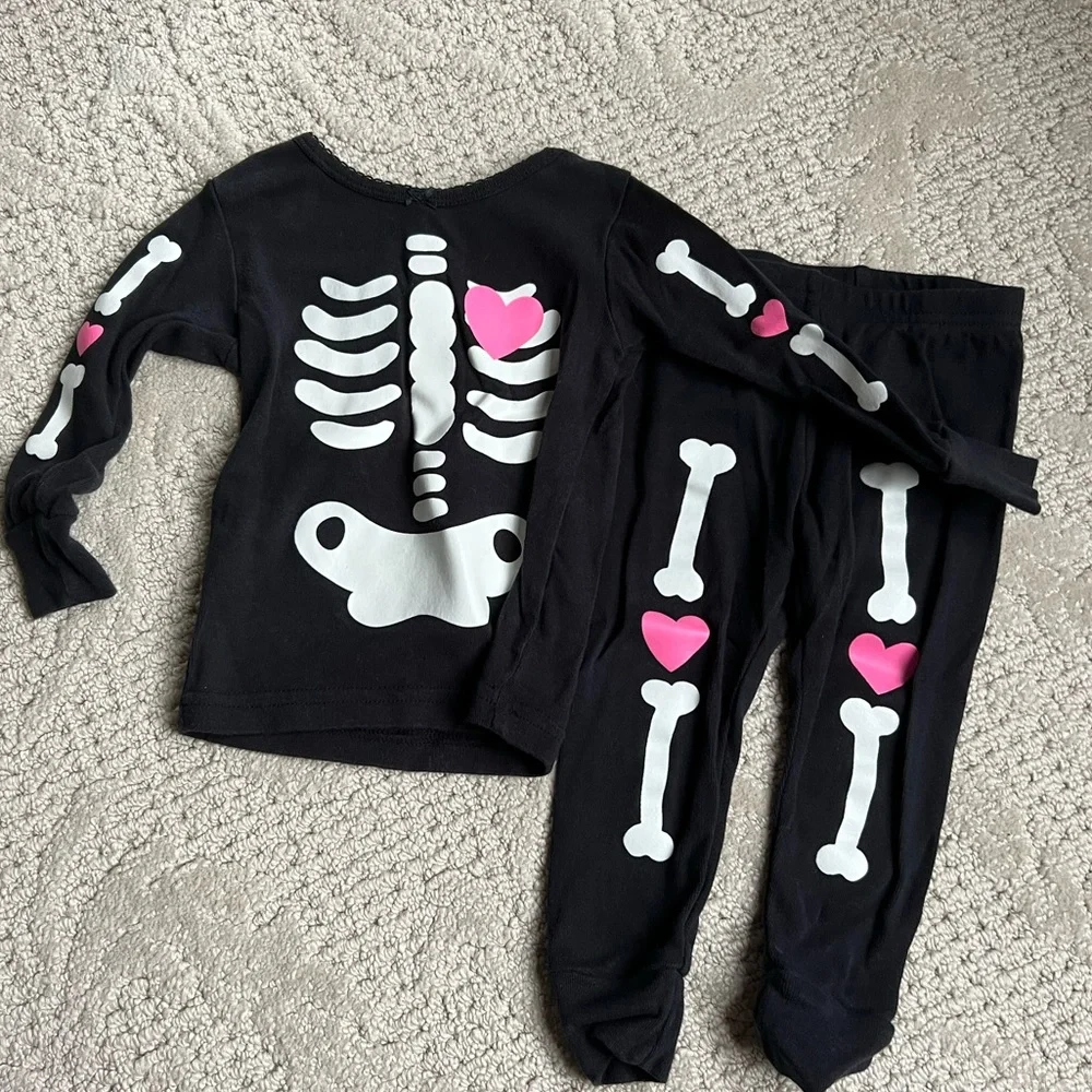 Carter’s baby girl Skelton Halloween pjs 12M
